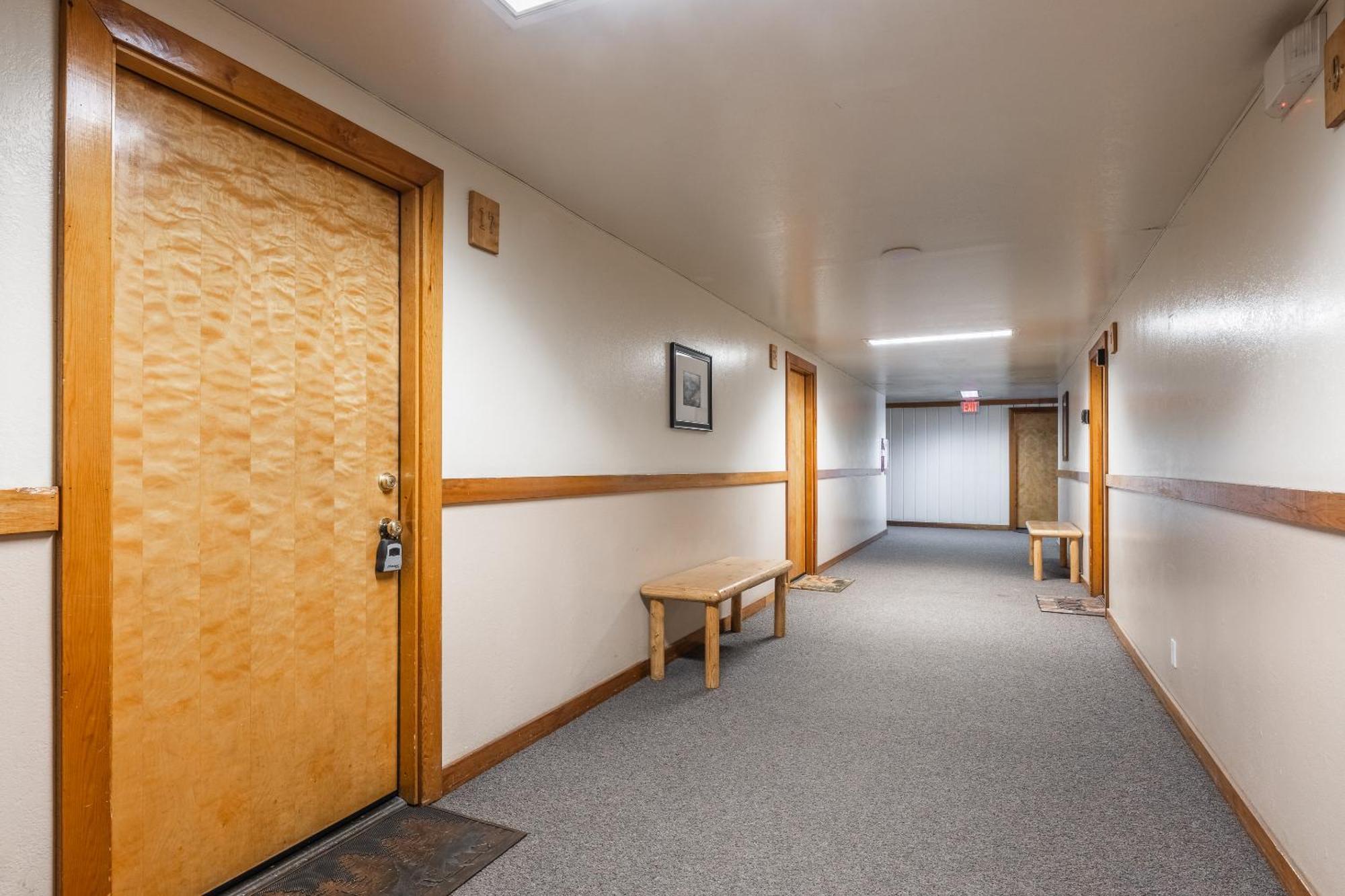 Fully Renovated! St Anton #17 Ski In Ski Out 1 Bedroom 1 Bathroom Condo! Sleeps Up To 4! Mammoth Lakes Zewnętrze zdjęcie